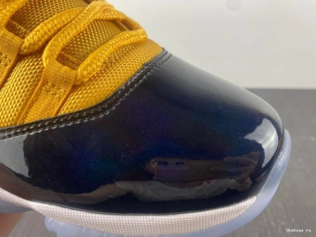 Jordan Air black and 11 yellow 0716